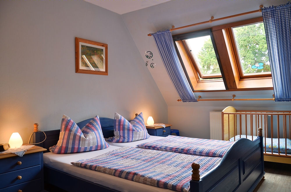 Schlafzimmer 1